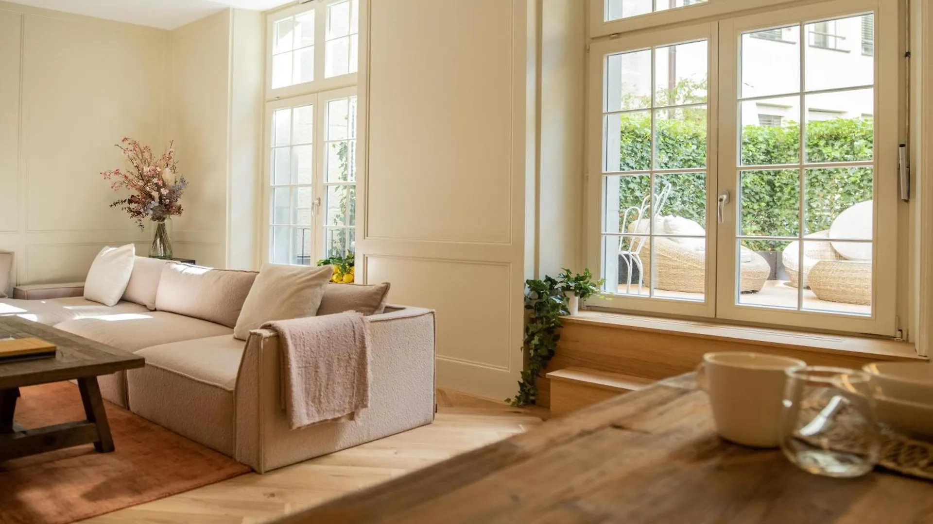 Exklusive Stadtwohnung Mit Innenhofterrasse, Pool Und Sauna Bern Apartment